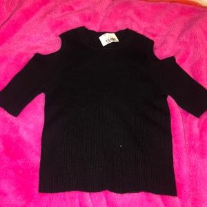 ribbed shoulder cut out black shirt